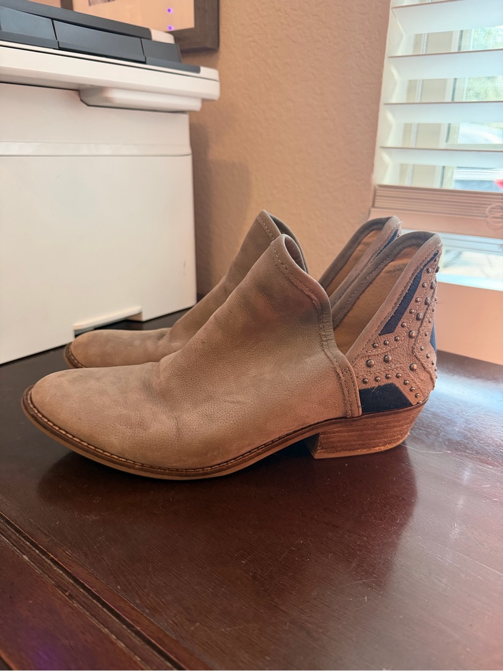 Lucky Brand size 10 Gray Studded Suede Women’s Ankle Booties with Navy accents
